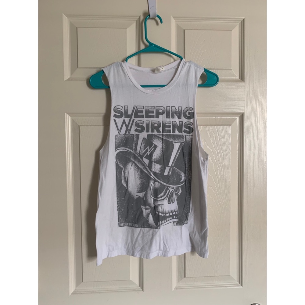 Hot topic- white T-shirt